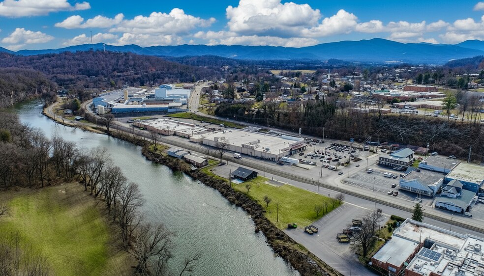 More Photos Of 386 E Main St, Newport Office For Lease