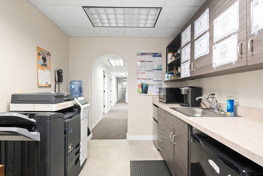 More Photos Of 2501 S Tamiami Trl, Sarasota Office For Sale