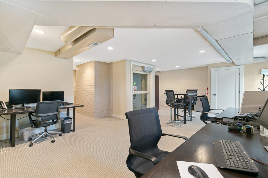 More Photos Of 1890 W Littleton Blvd, Littleton Office For Sale