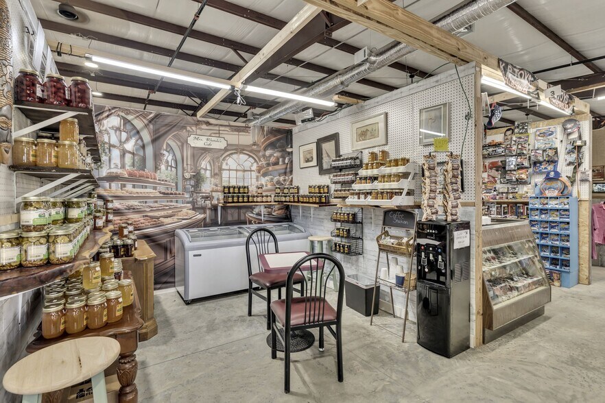 More Photos Of 2120 Old Highway 431 S, Greenbrier Freestanding For Sale