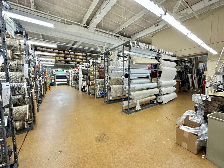 More Photos Of 219 S Service Rd, Plainview Warehouse For Lease