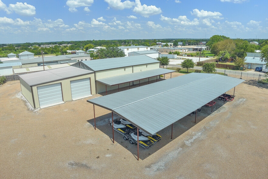 More Photos Of 202 Daisy Dr, Granbury Manufacturing For Sale