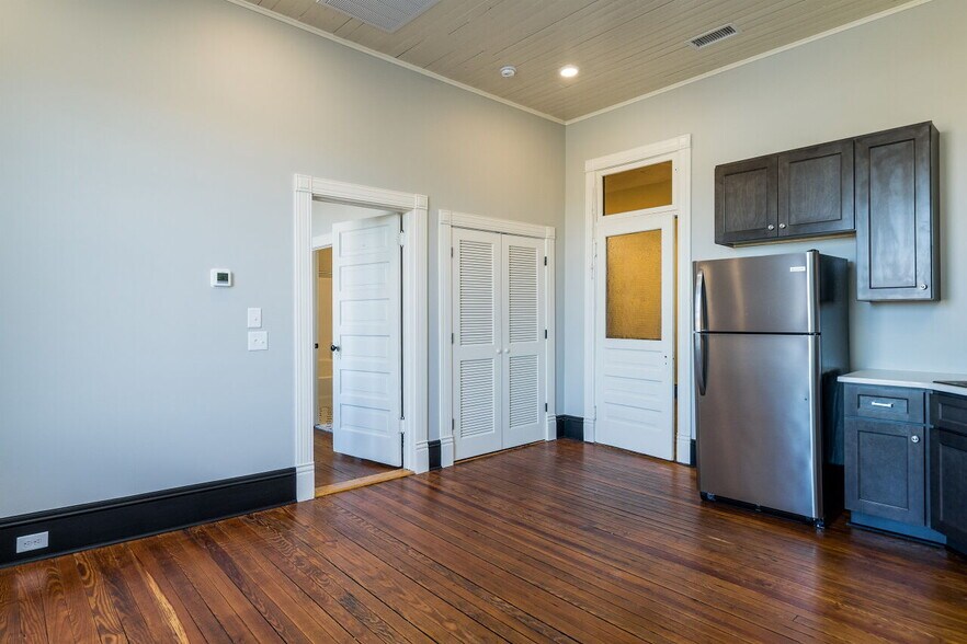More Photos Of 201 Chatham St, Sanford Office Residential For Sale