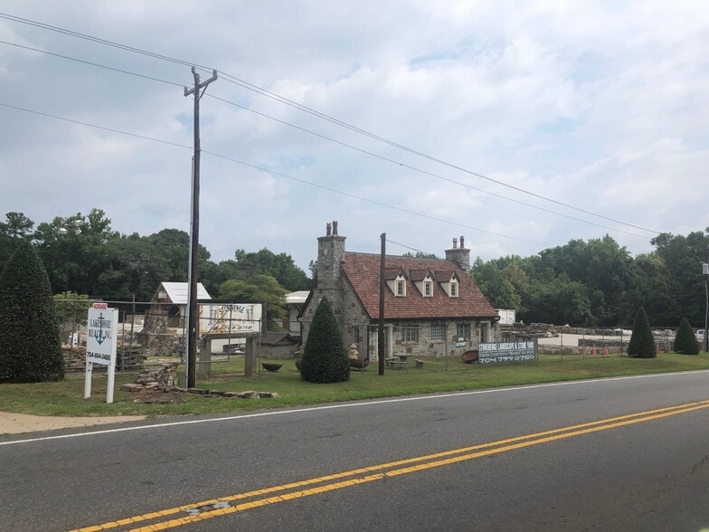 More Photos Of 715 Oak Ridge Farm Hwy, Mooresville Warehouse For Sale
