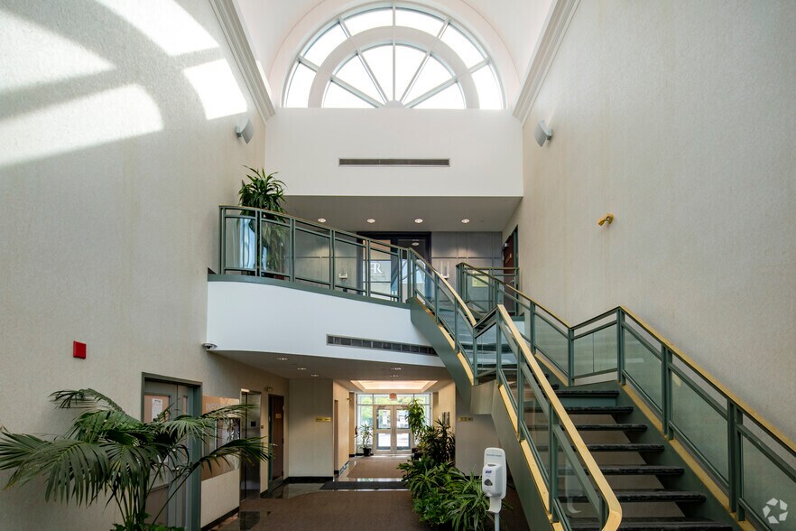 More Photos Of 1540 Cornwall Rd, Oakville Office For Lease