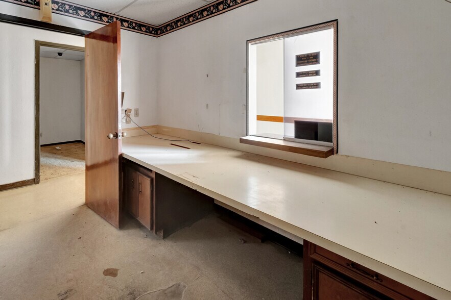 More Photos Of 104 Teakwood Dr, Victoria Medical For Sale