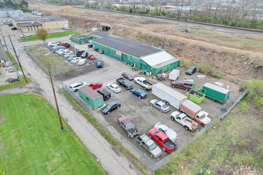 More Photos Of 1359 Essex Ave, Columbus Warehouse For Sale