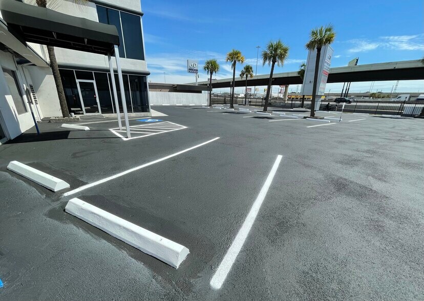 More Photos Of 5712 Southwest Fwy, Houston Auto Dealership For Lease