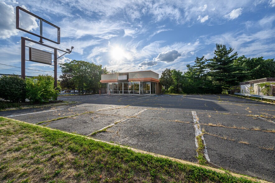 More Photos Of 343 State Route 17, Hasbrouck Heights Fast Food For Lease