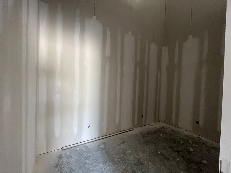 More Photos Of 32223 Tamina Rt, Magnolia Flex For Lease