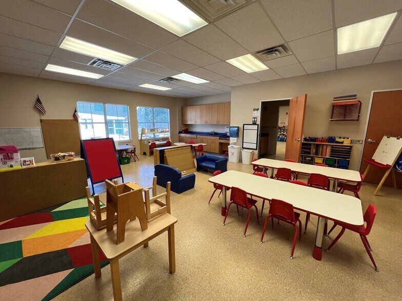 More Photos Of 10613 FM 620, Austin Schools For Lease
