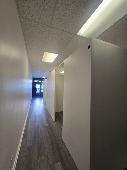 More Photos Of 713 3rd St, Blaine Office For Lease