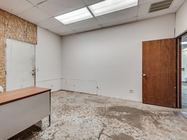 More Photos Of 22514 2930 rd, Kingfisher Industrial For Sale