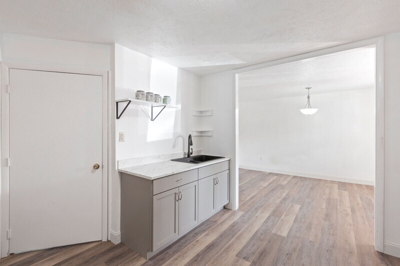 More Photos Of 437 S Royal Ave, Front Royal Office Residential For Lease