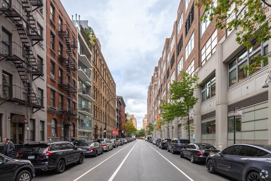 More Photos Of 335 W 16th St, New York Office For Lease