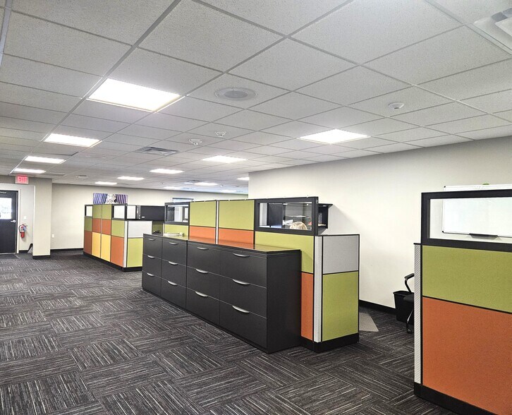More Photos Of 902 S Washington Ave, Saginaw Office For Sale