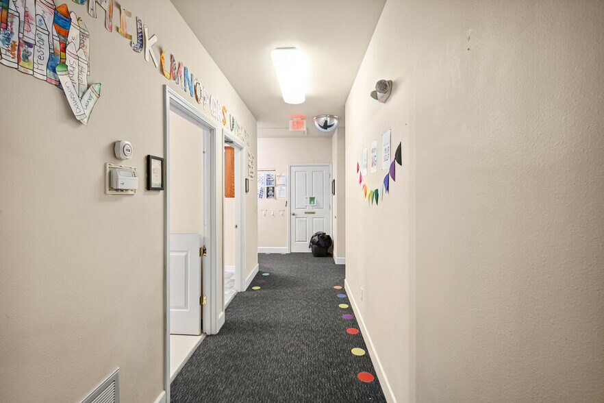 More Photos Of 81 Freeman Ct, Central Point Office For Sale