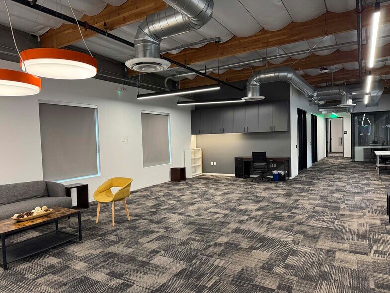 More Photos Of 330 S Alameda St, Los Angeles Light Manufacturing For Sale