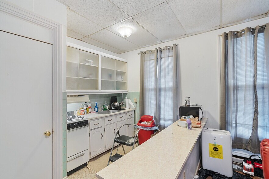 More Photos Of 962 W Hamilton St, Allentown Storefront Retail Residential For Lease