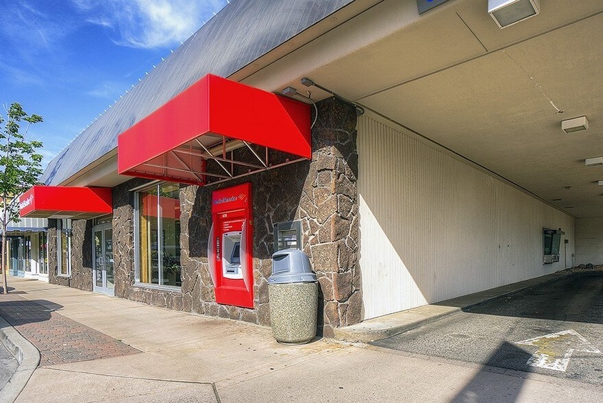 Primary Photo Of 552 SW 6th St, Redmond Bank For Sale