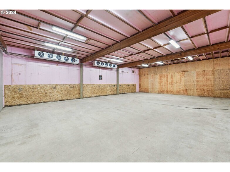 More Photos Of 665 Hemlock Ave, Coos Bay Refrigeration Cold Storage For Sale