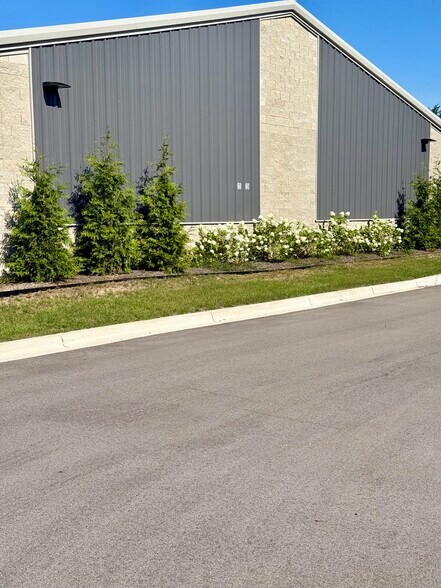 More Photos Of 6060 Schooner St, Van Buren Twp Warehouse For Lease