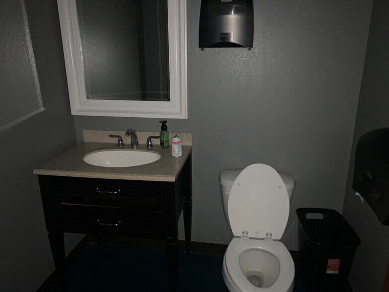 More Photos Of 3414 NW Cache Rd, Lawton Loft Creative Space For Lease