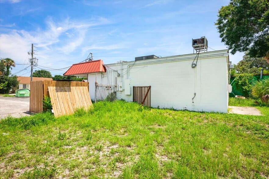 More Photos Of 20 E 9th St, Jacksonville Freestanding For Sale