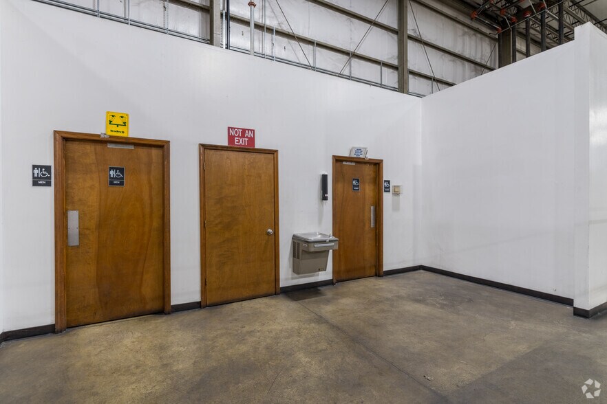 More Photos Of 49 E 3rd Ave, Toppenish Warehouse For Sale