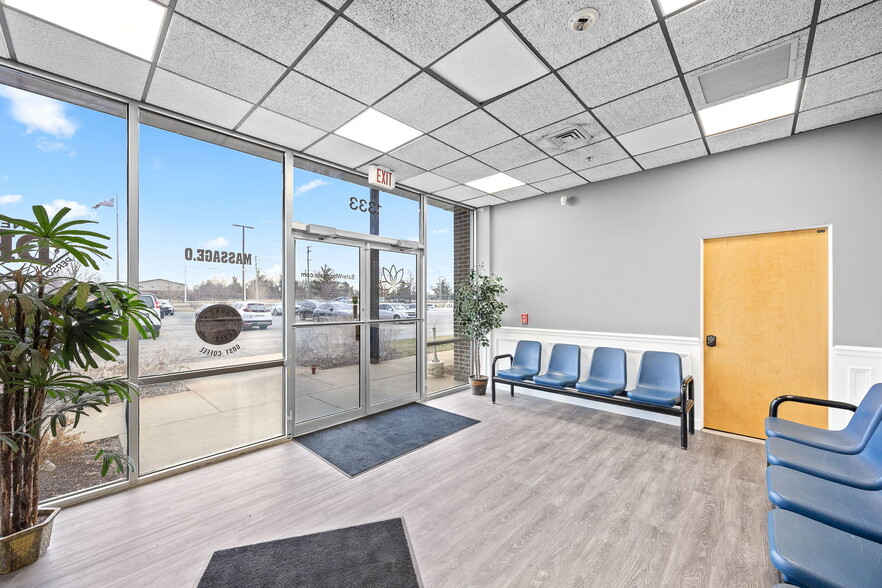 More Photos Of 1333 S Schoolhouse Rd, New Lenox Warehouse For Lease