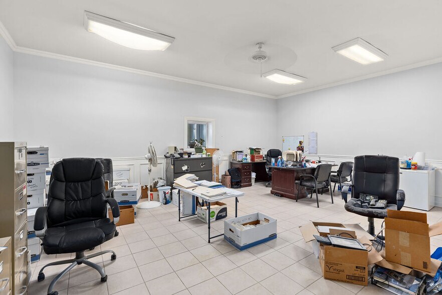 More Photos Of 2000 Ashley Rd, Morris Manufacturing For Lease