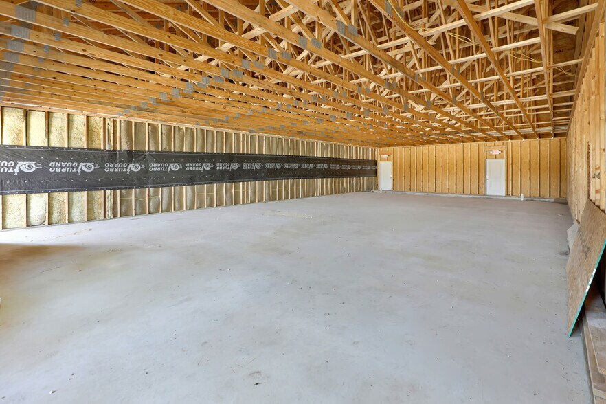 More Photos Of 201 W Main St, Gunter Showroom For Lease