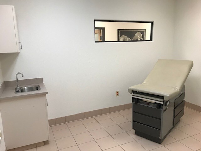 More Photos Of 198 S Coronado Dr, Sierra Vista Medical For Sale