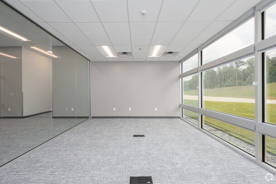 More Photos Of 350 Raco Pky, Pendergrass Unknown For Lease