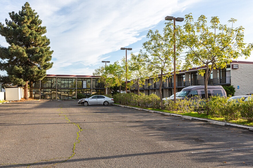 More Photos Of 150 Hegenberger Rd, Oakland Hotel For Sale