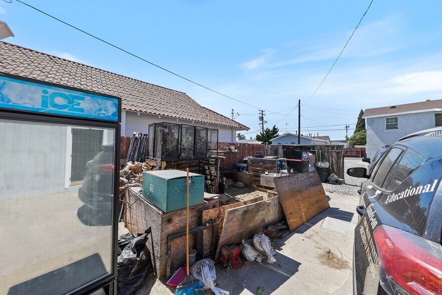 More Photos Of 15323 Paramount Blvd, Paramount General Retail For Sale