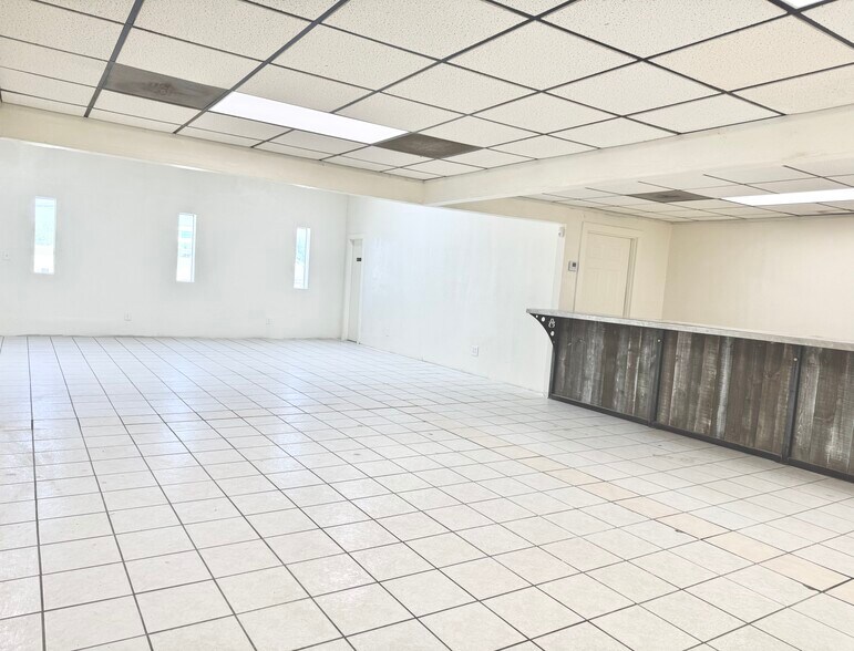 More Photos Of 11601 N Santa Fe Ave, Oklahoma City Service For Lease