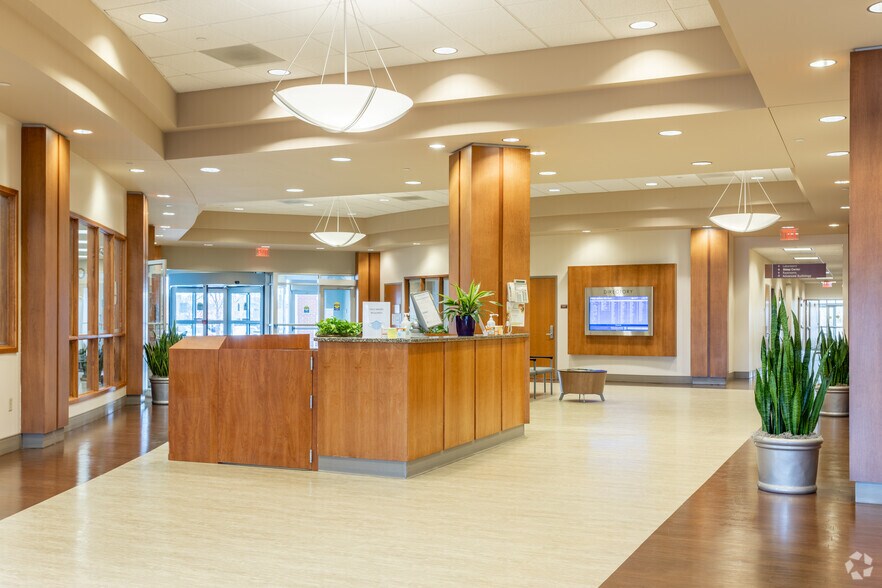 More Photos Of 16909 Lakeside Hills Ct, Omaha Medical For Lease