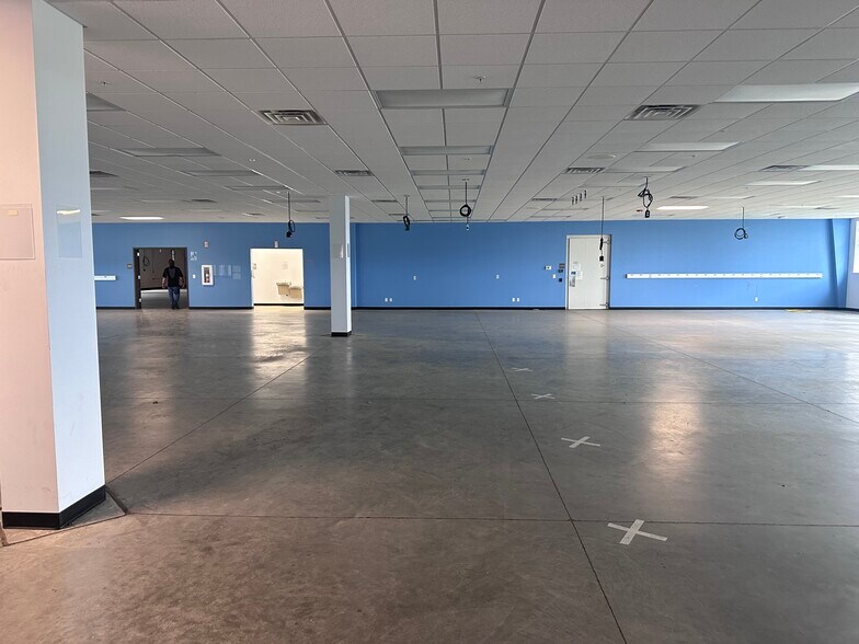 More Photos Of 205 Fairview Dr, Dallas Center Warehouse For Sale