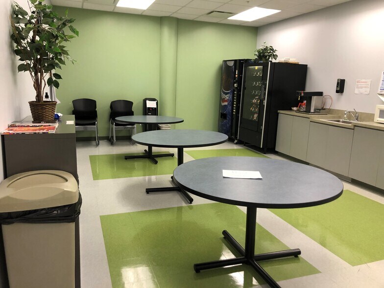 More Photos Of 100 N Western Ave, Chicago Flex For Lease