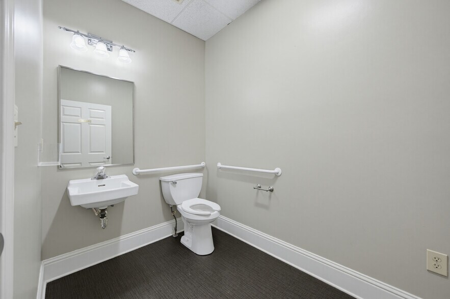 More Photos Of 129 Marble Mill Rd, Marietta Medical For Sale