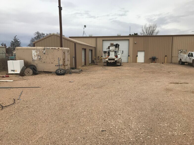 More Photos Of 103 W Gulf St, Sundown Warehouse For Sale