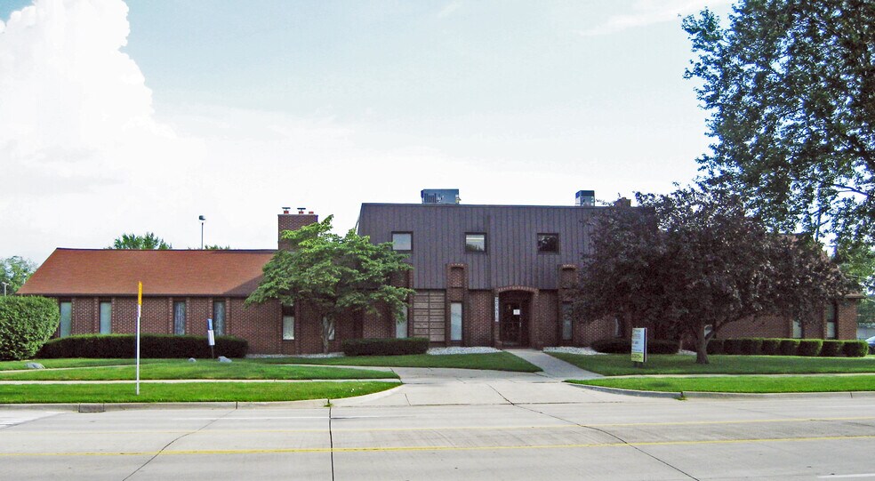 Primary Photo Of 20816 E 11 Mile Rd, Saint Clair Shores Office For Lease