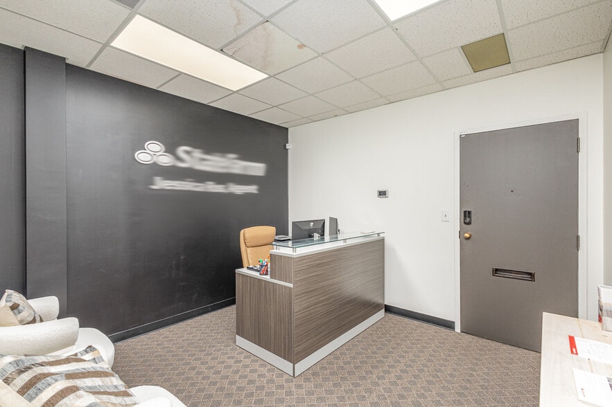 More Photos Of 2101 N Sardis Rd, Charlotte Office For Sale