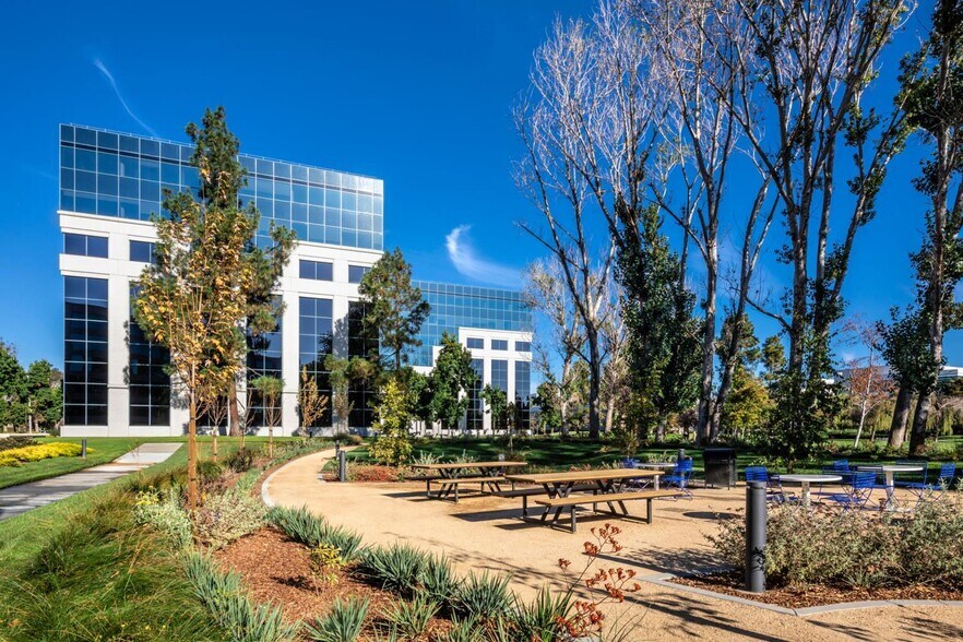 More Photos Of 333 Twin Dolphin Dr, Redwood City Office For Lease
