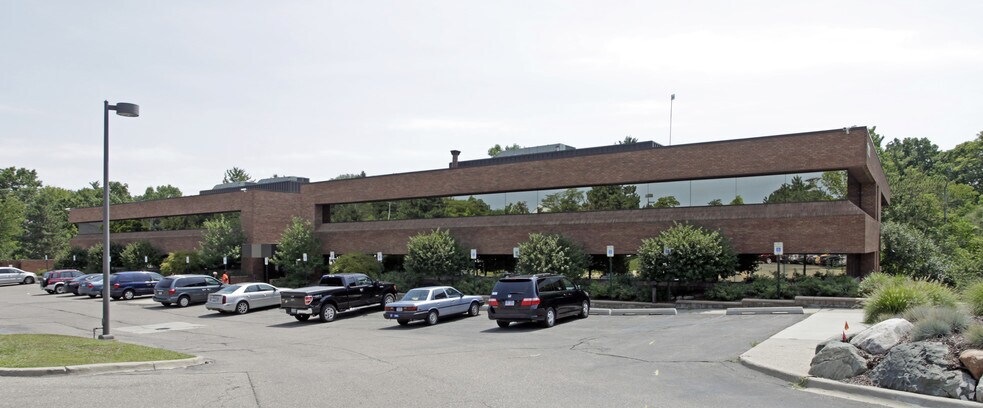 More Photos Of 31500 Telegraph Rd, Bingham Farms Medical For Lease