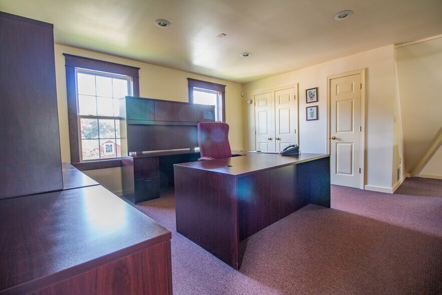 More Photos Of 1946 State Route 208, Pulaski Office For Sale