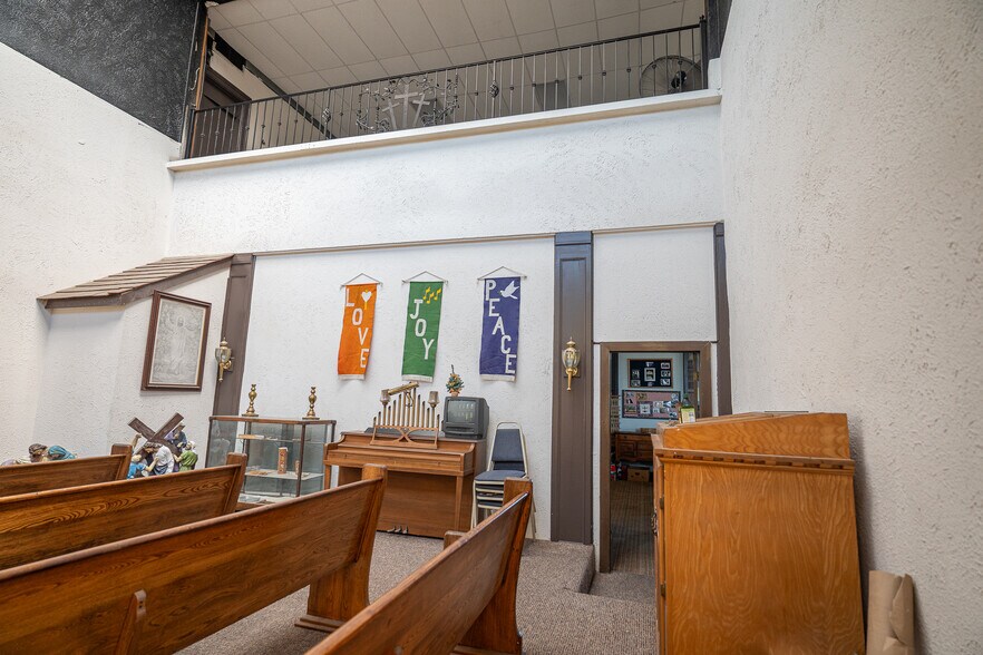 More Photos Of 401 E Broadway St, Muskogee Lodge Meeting Hall For Sale