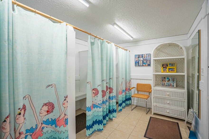 More Photos Of 8 Sunset Hills Ct, Sunrise Beach Storefront For Sale