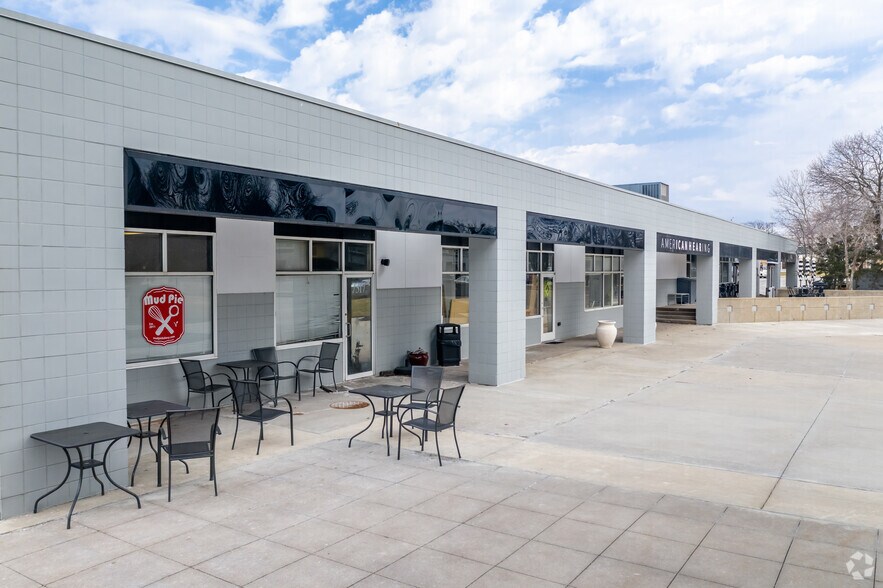 More Photos Of 7171 W 95th St, Overland Park Unknown For Lease